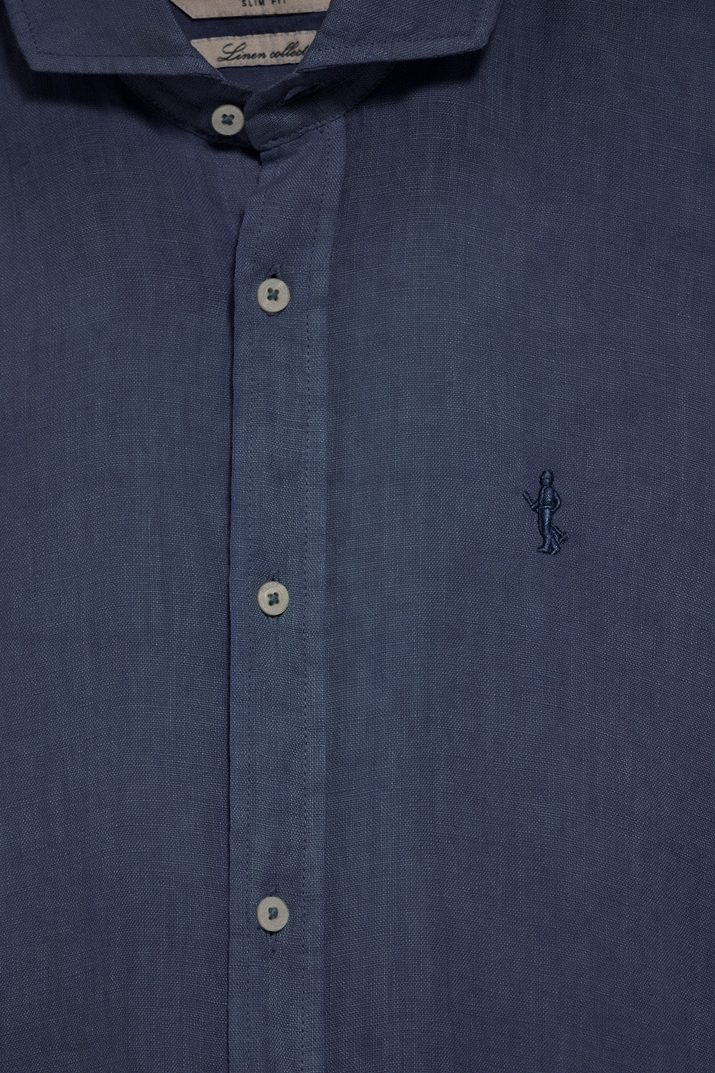 Camisa azul marino de lino garment dye con bordado Rigby Best - Image 6