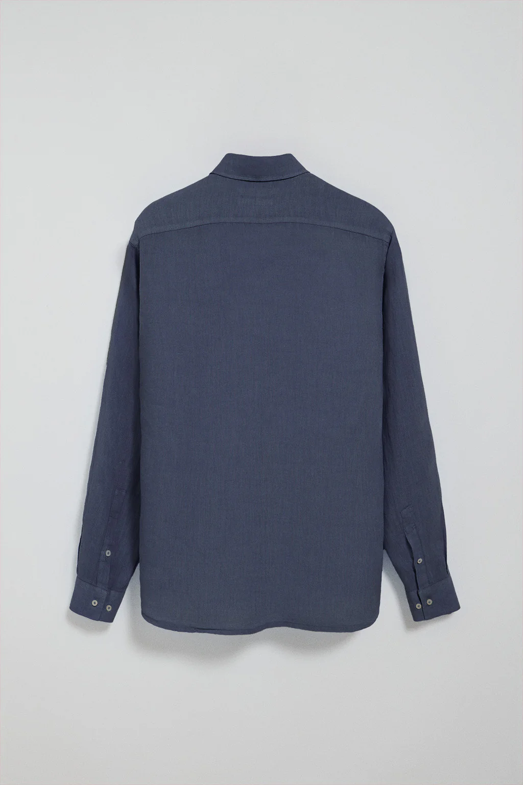 Camisa azul marino de lino garment dye con bordado Rigby Best - Image 7