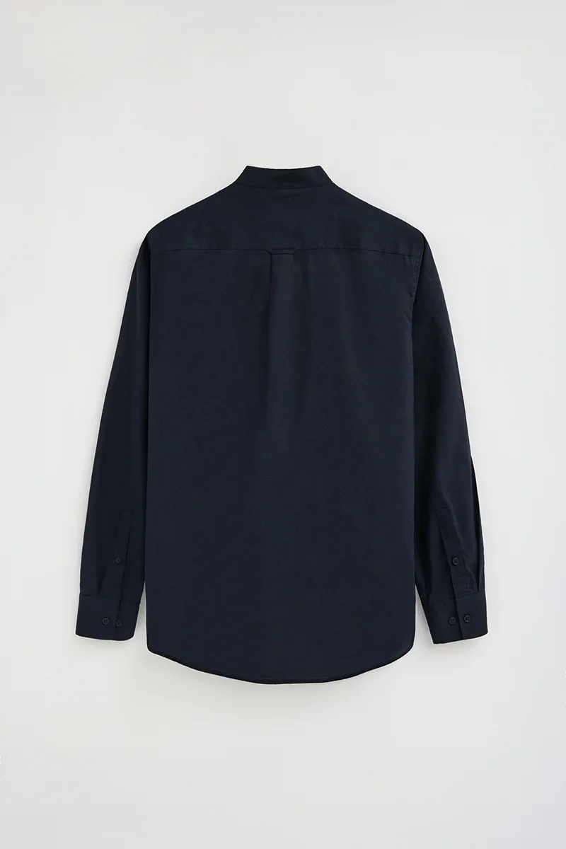 Camisa cotolino azul marino con cuello mao, corte regular y bordado Rigby Go - Image 7