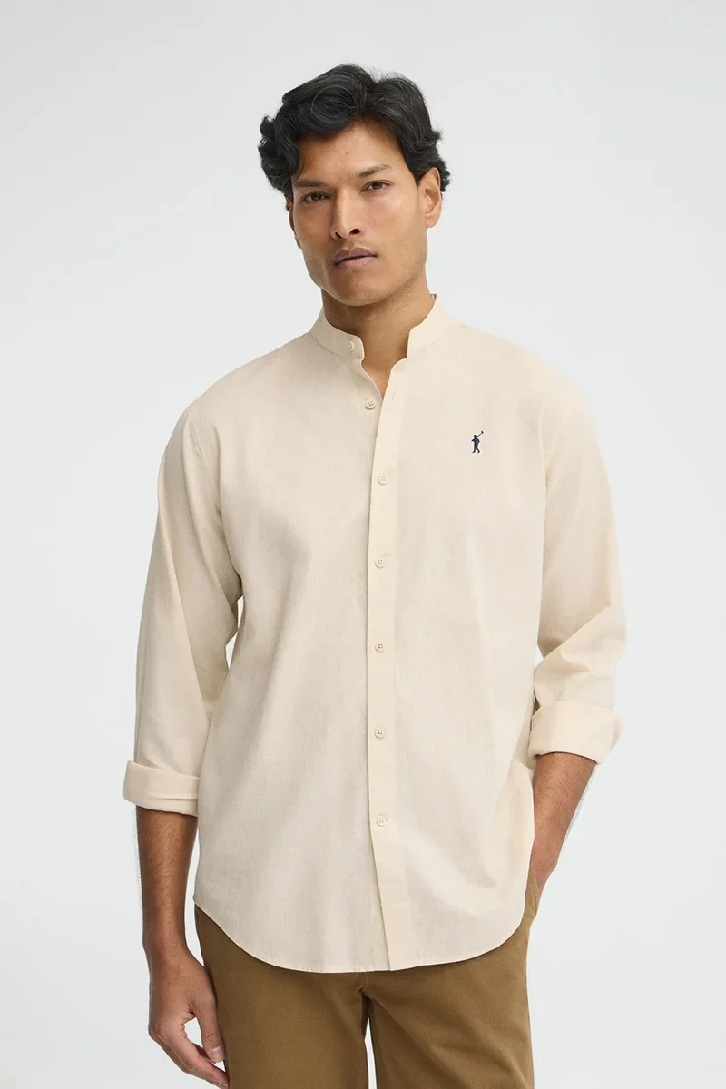 Camisa cotolino beige con cuello mao, corte regular y bordado Rigby Go - Image 2