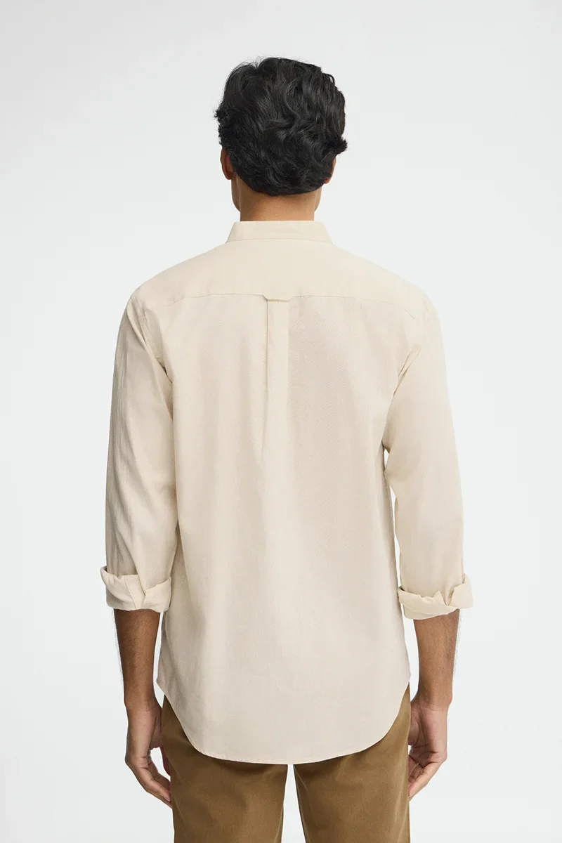 Camisa cotolino beige con cuello mao, corte regular y bordado Rigby Go - Image 5
