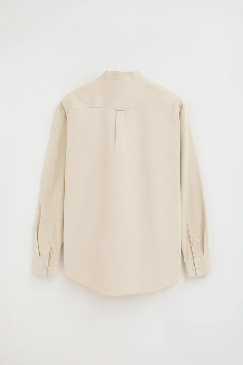 Camisa cotolino beige con cuello mao, corte regular y bordado Rigby Go - Image 8