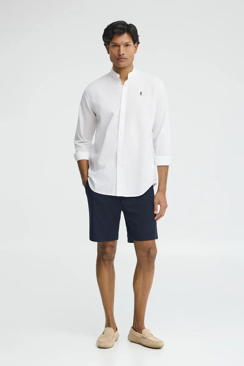 Camisa cotolino blanca con cuello mao, corte regular y bordado Rigby Go - Image 4