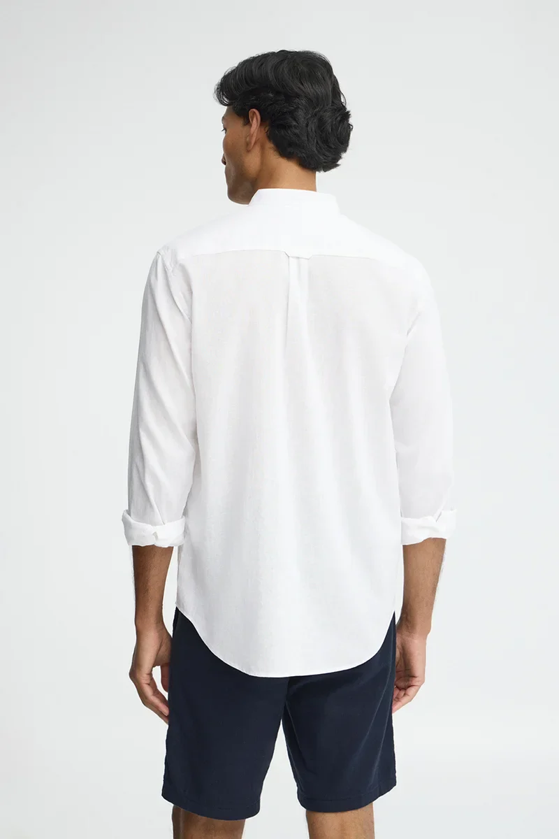 Camisa cotolino blanca con cuello mao, corte regular y bordado Rigby Go - Image 5