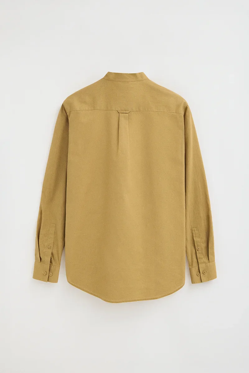 Camisa cotolino caqui con cuello mao, corte regular y bordado Rigby Go - Image 8