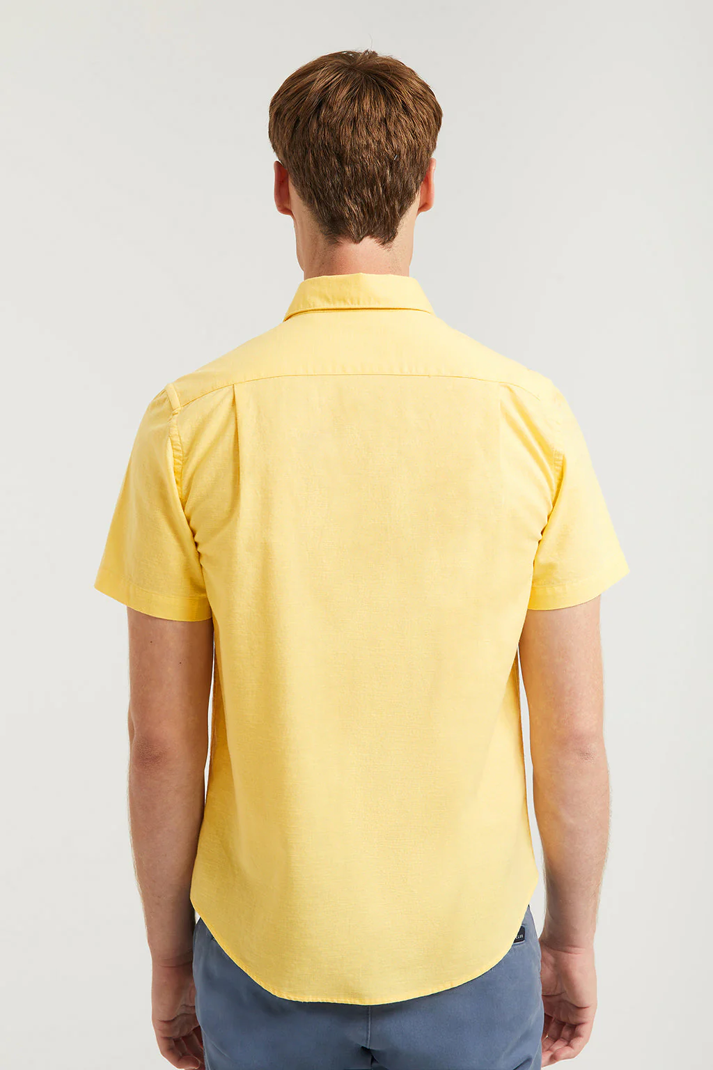 Camisa amarilla de lino con bolsillo en el pecho y logo Rigby Go - Image 5