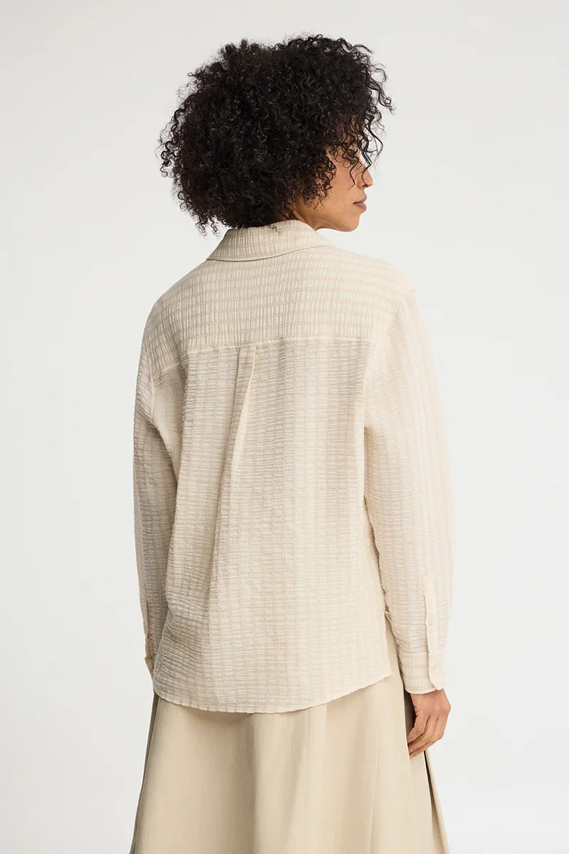 Camisa de rayas beige con efecto arrugado de corte holgado y bordado Rigby Go - Image 5