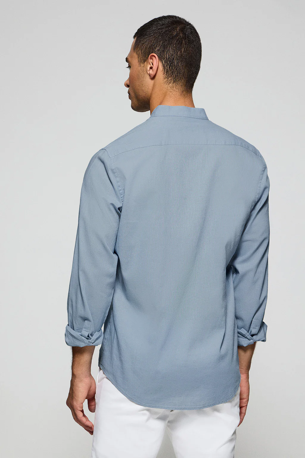 Camisa azul celeste de cuello mao de lino y algodón con bordado Rigby Go - Image 2