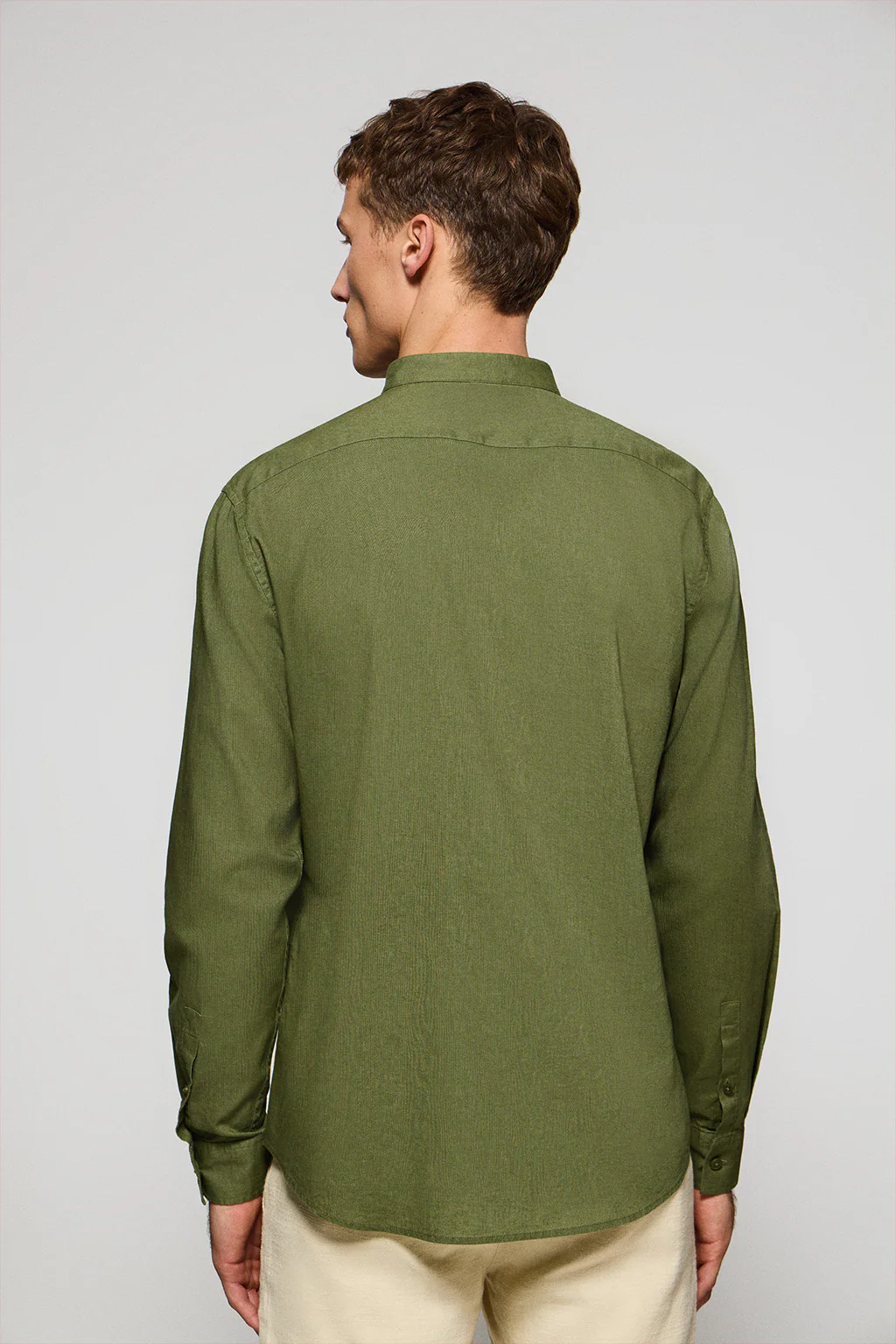 Camisa caqui de cuello mao de lino y algodón con bordado Rigby Go - Image 4