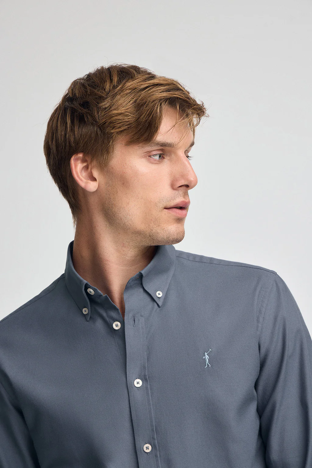Camisa azul denim de corte regular con logo Rigby Go - Image 2