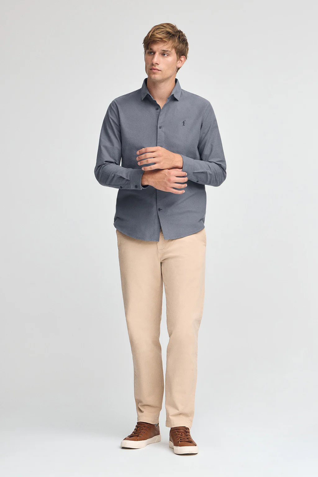 Camisa azul marino de corte slim y cuello italiano con logo Rigby Go - Image 3