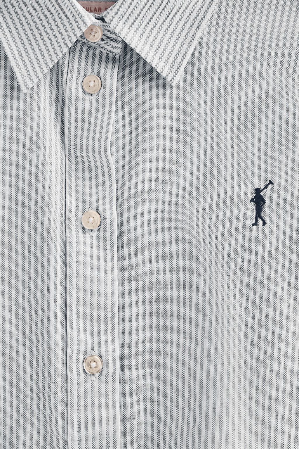 Camisa de rayas azul marino de corte regular con logo Rigby Go - Image 6