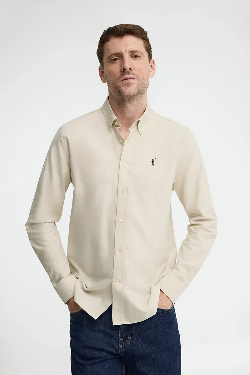 Camisa oxford beige de corte regular y logo Rigby Go - Image 2