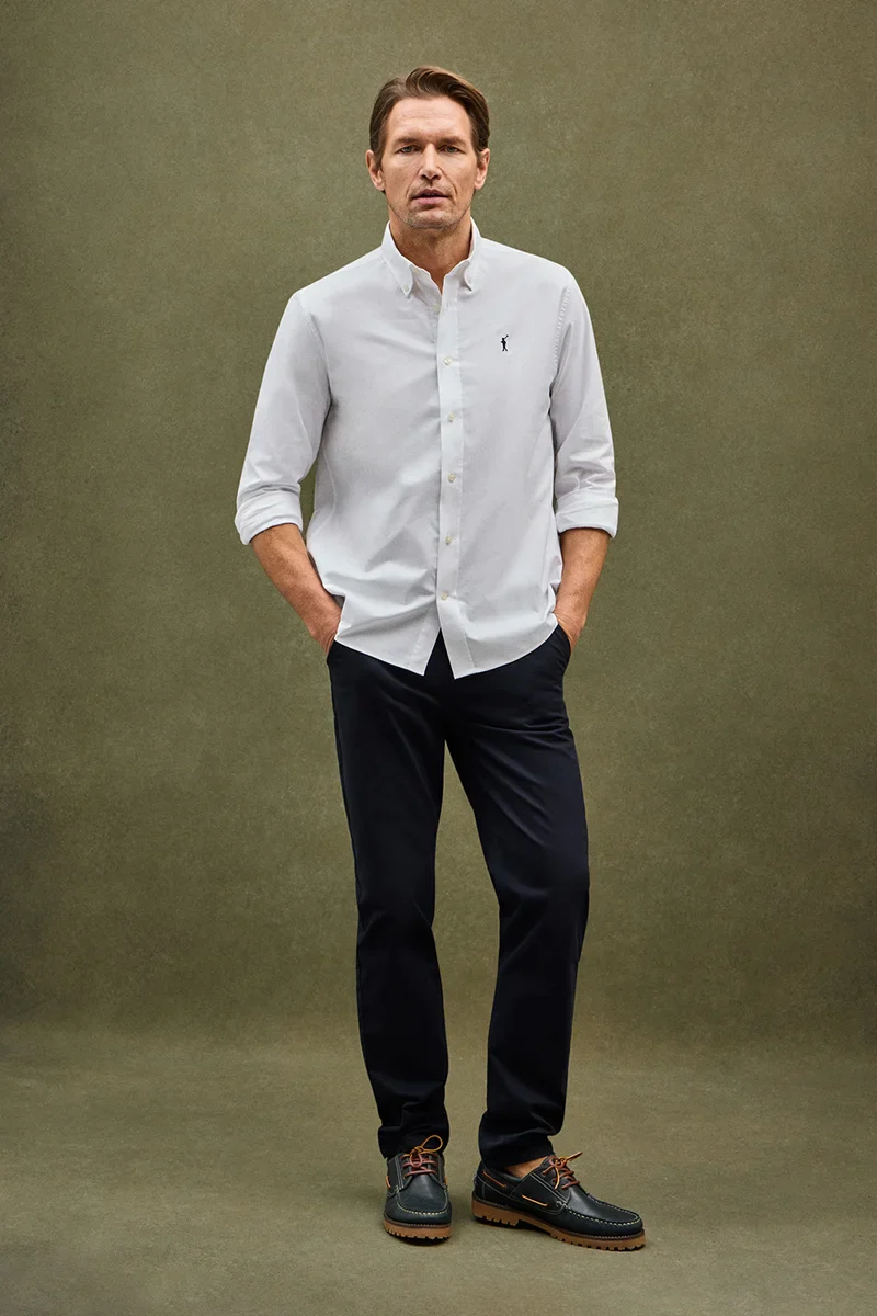 Camisa oxford blanca de corte regular y logo Rigby Go
