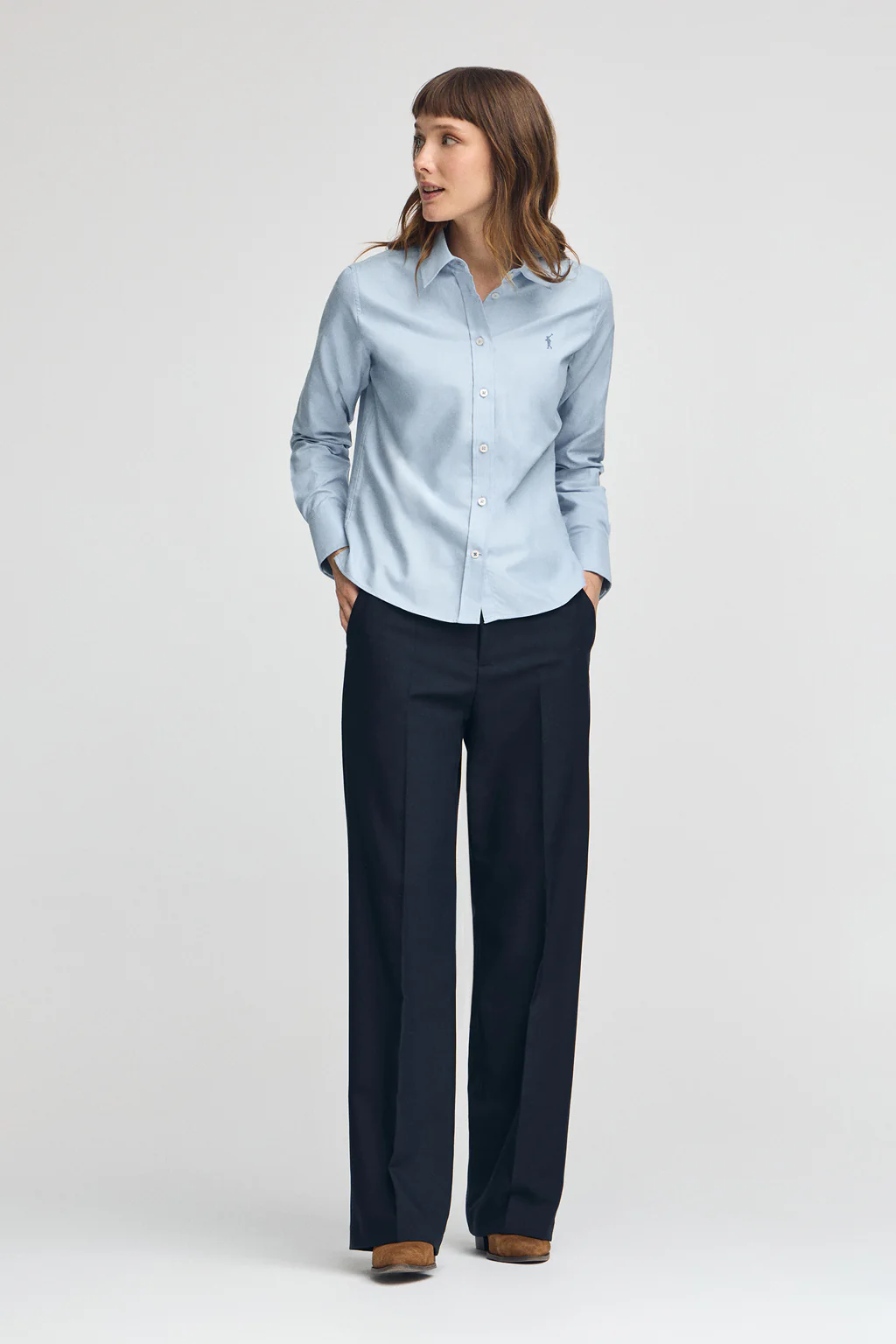 Camisa azul celeste de corte recto con logo Rigby Go - Image 3