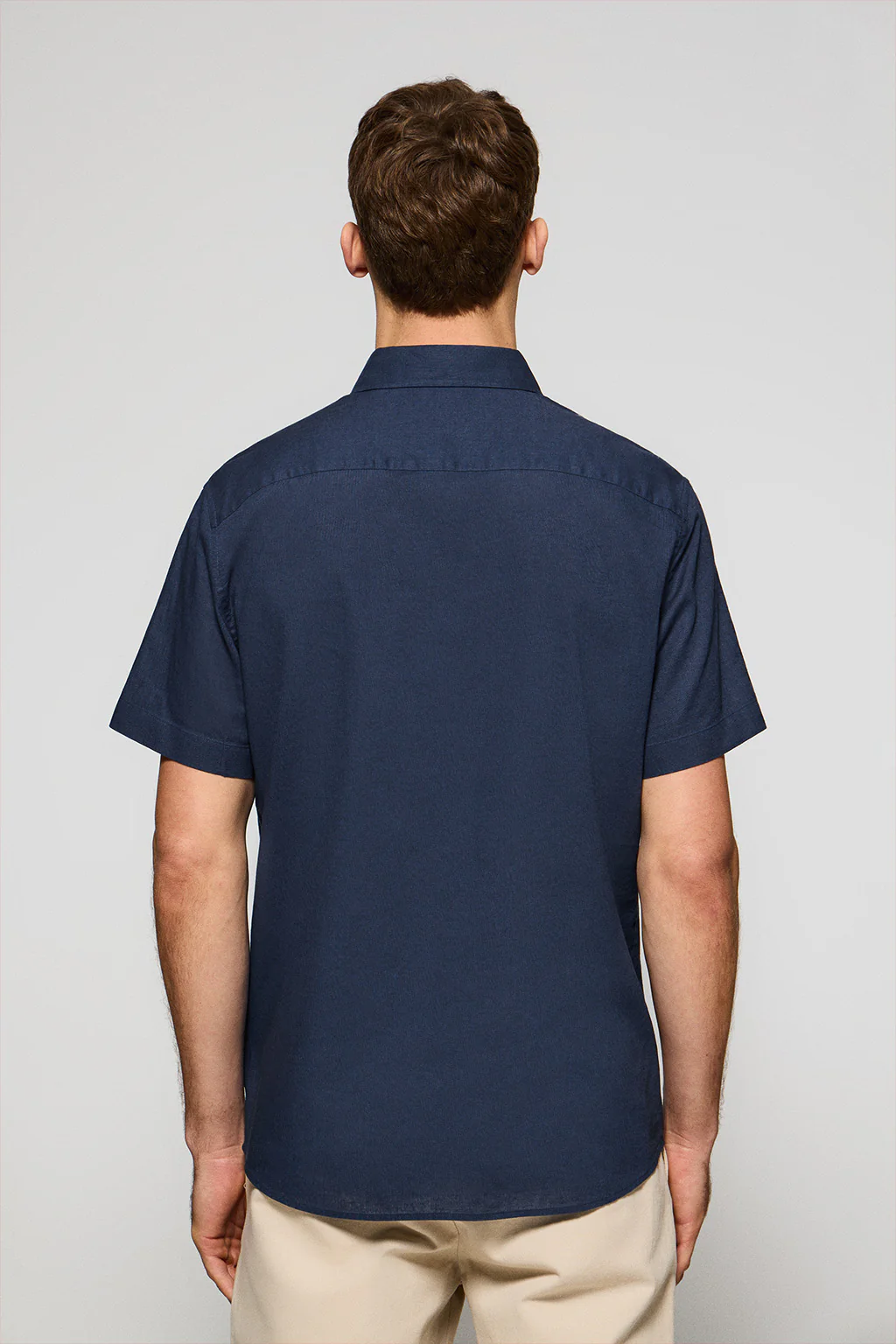 Camisa azul marino polera de lino y algodón con bordado Rigby Go - Image 4