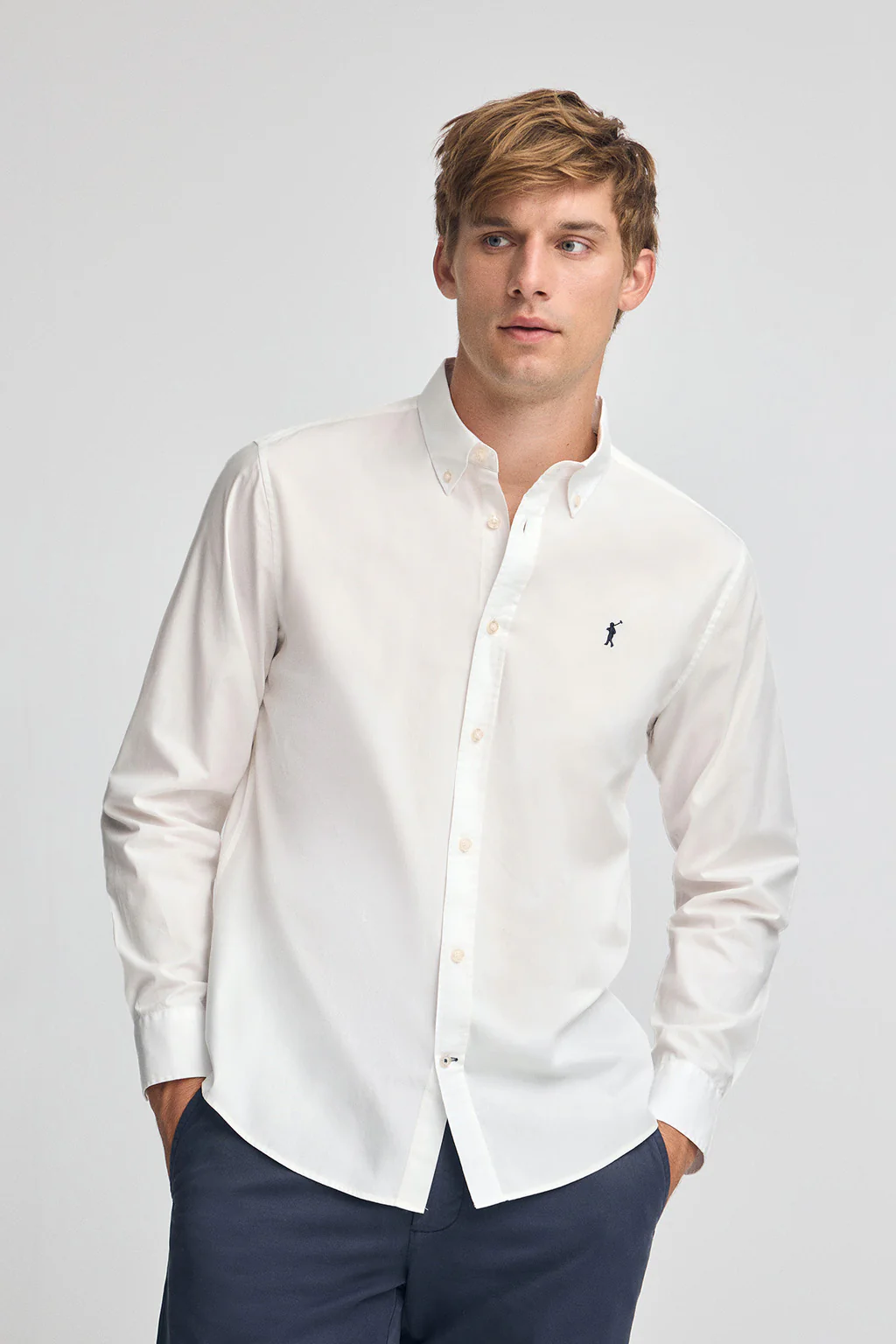 Camisa color crudo de poplin y corte regular con logo Rigby Go