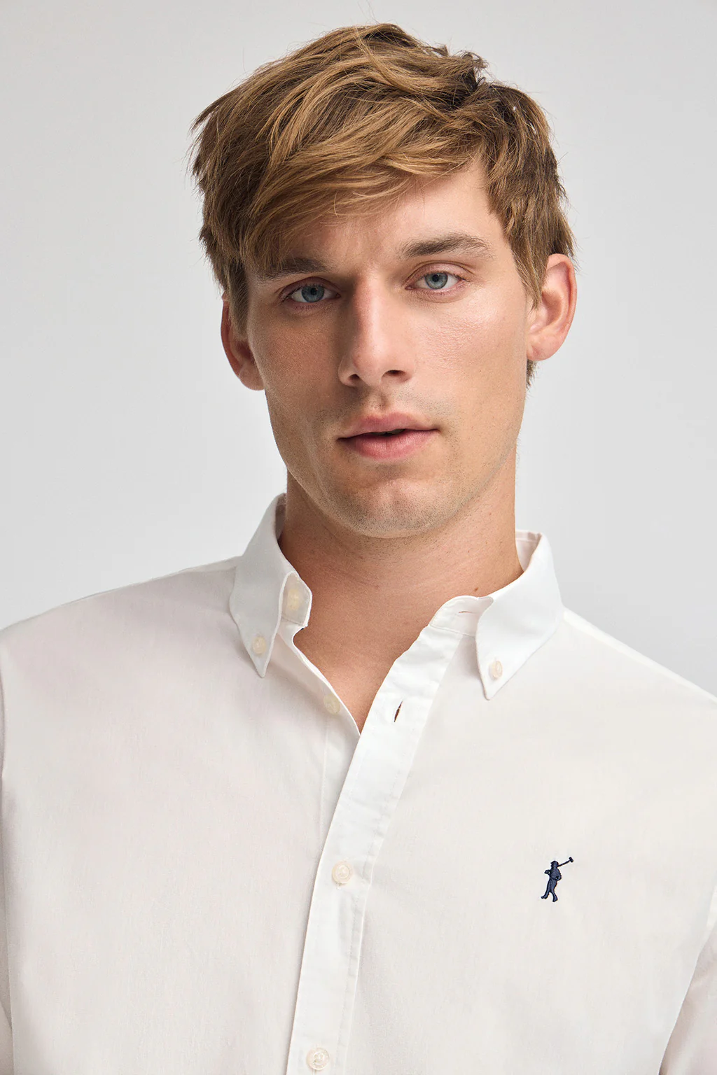 Camisa color crudo de poplin y corte regular con logo Rigby Go - Image 2