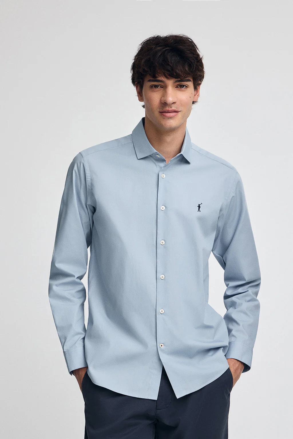 Camisa azul celeste de poplin y corte slim con logo Rigby Go