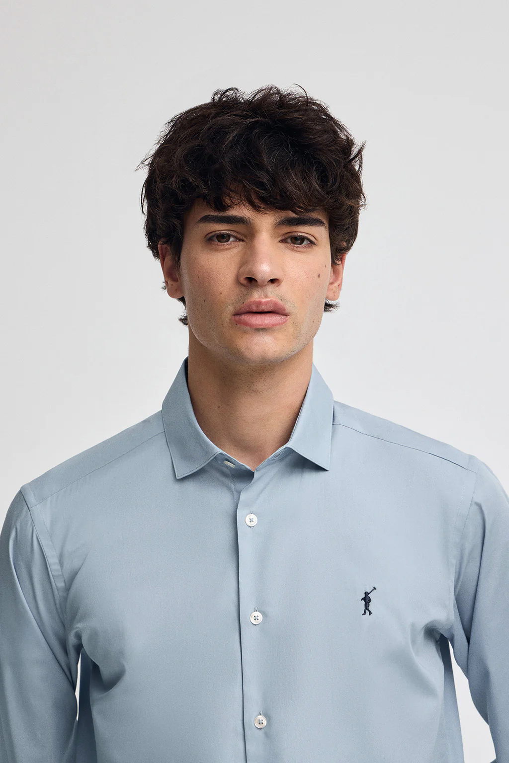 Camisa azul celeste de poplin y corte slim con logo Rigby Go - Image 2