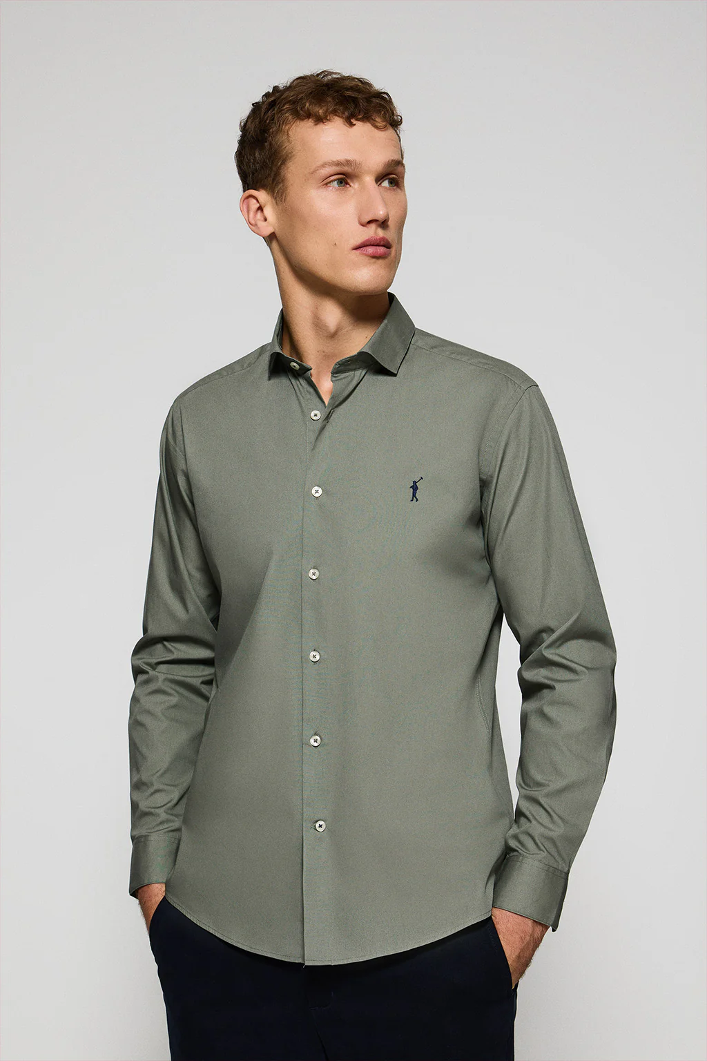 Camisa slim de popelín caqui con logo bordado Rigby Go