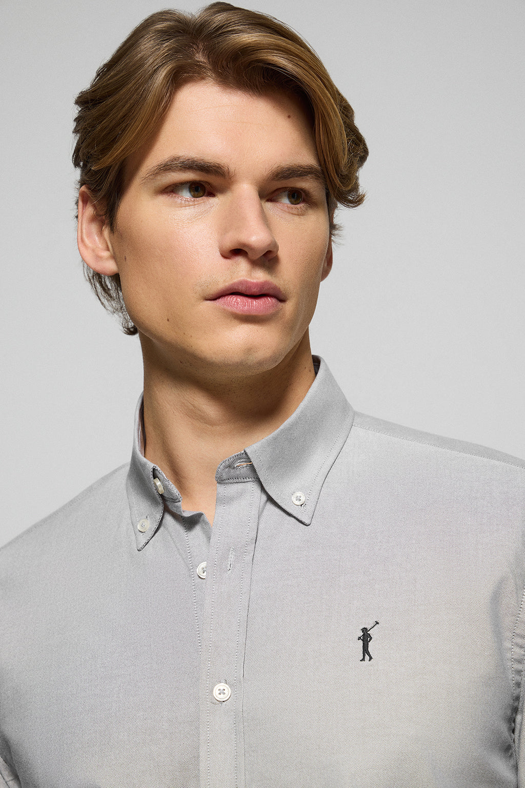 Camisa oxford verde grisáceo con logo bordado Rigby Go - Image 3