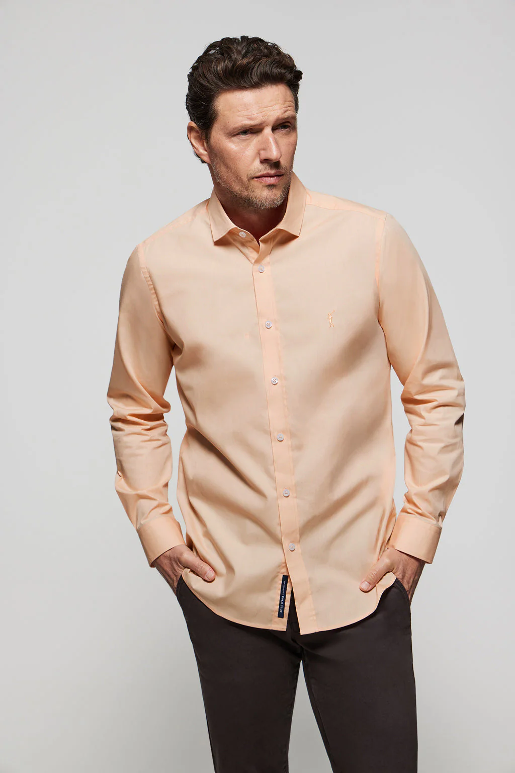 Camisa Slim de popelín color melocotón con logo Rigby Go - Image 3