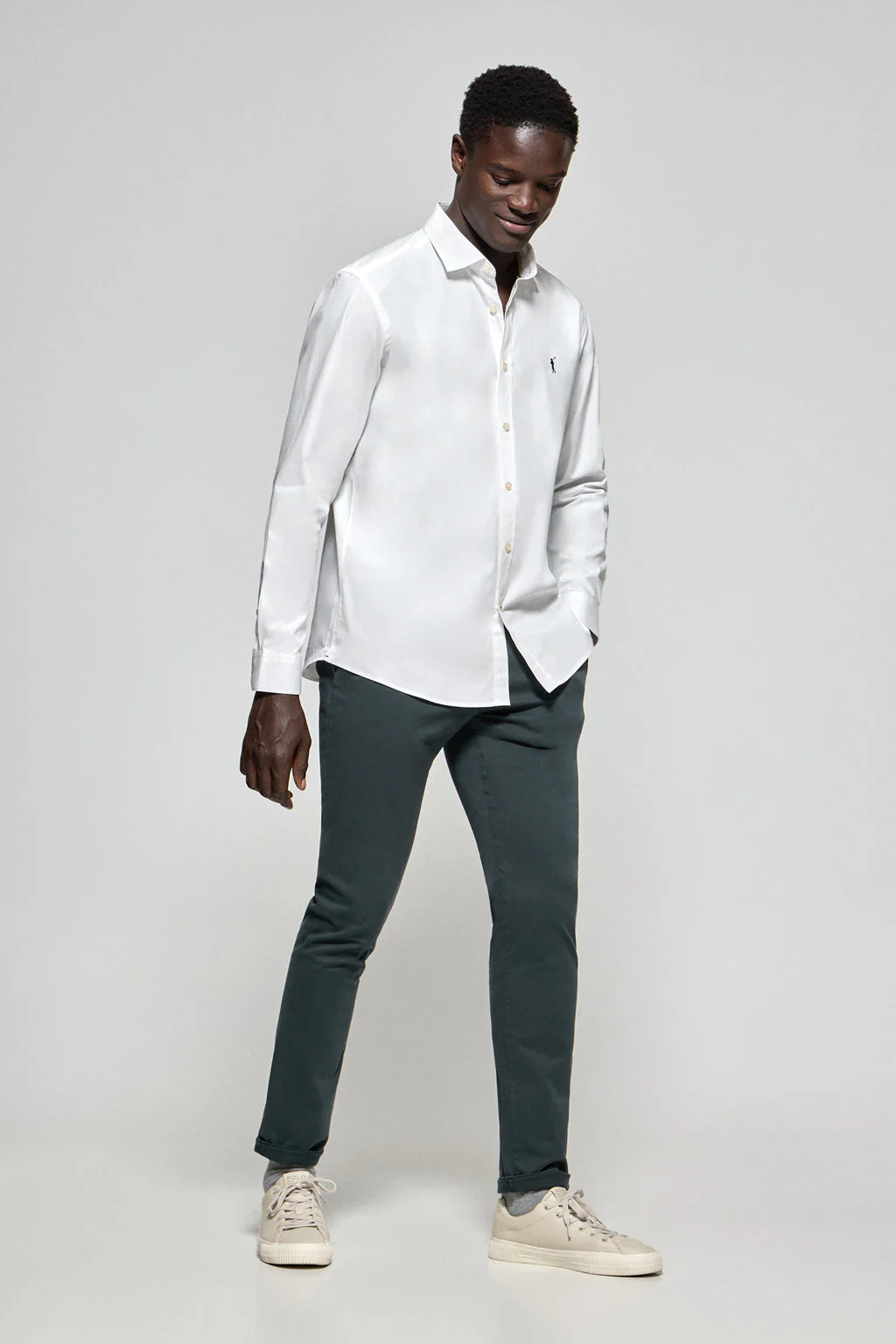 Camisa slim de popelín blanca con logo bordado Rigby Go - Image 3