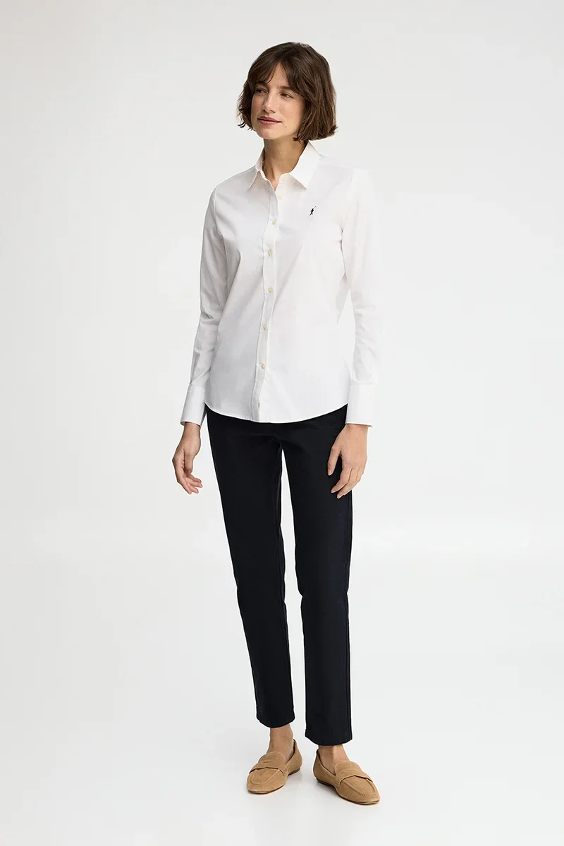 Camisa de popelín blanca con corte slim y bordado Rigby Go - Image 4