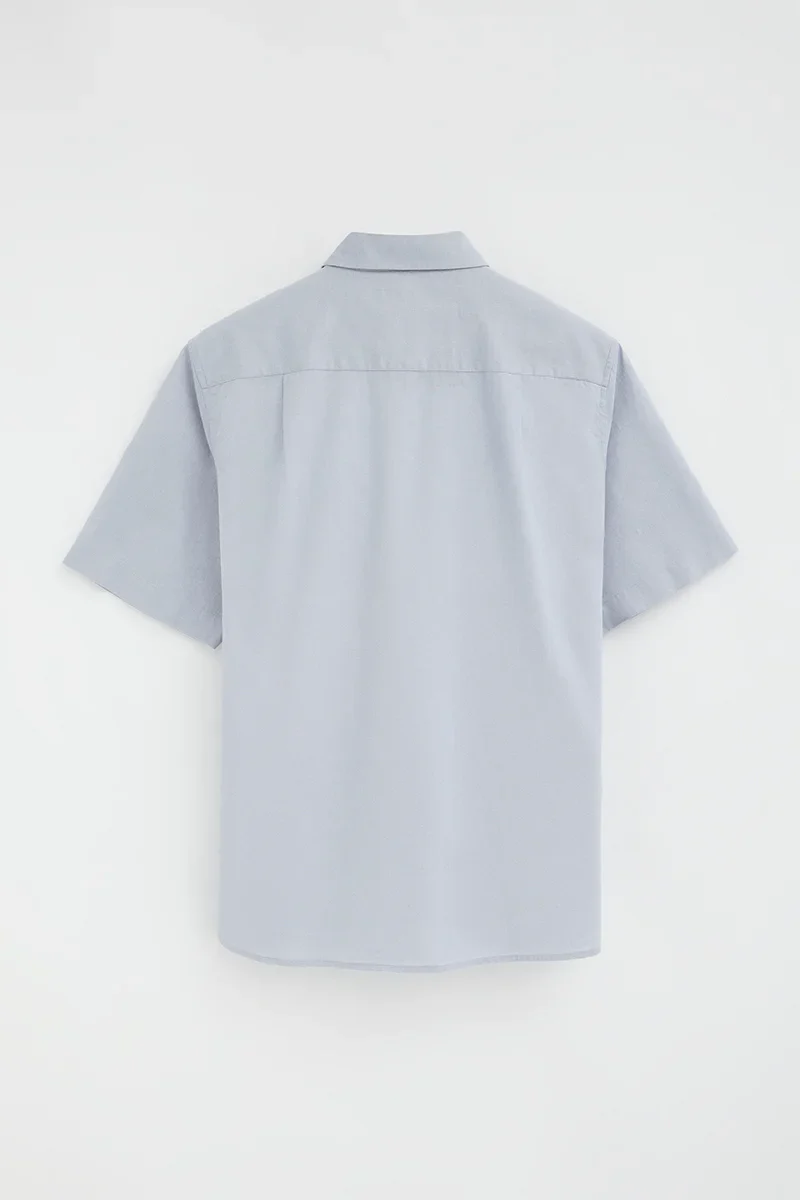 Camisa cotolino azul claro de manga corta y corte regular con logo Rigby Go - Image 8