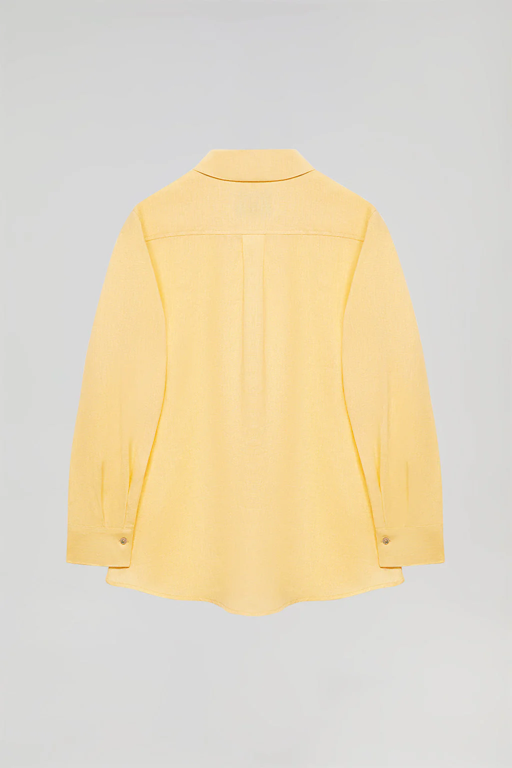 Camisa de lino amarillo empolvado con detalle bordado Rigby Go - Image 11