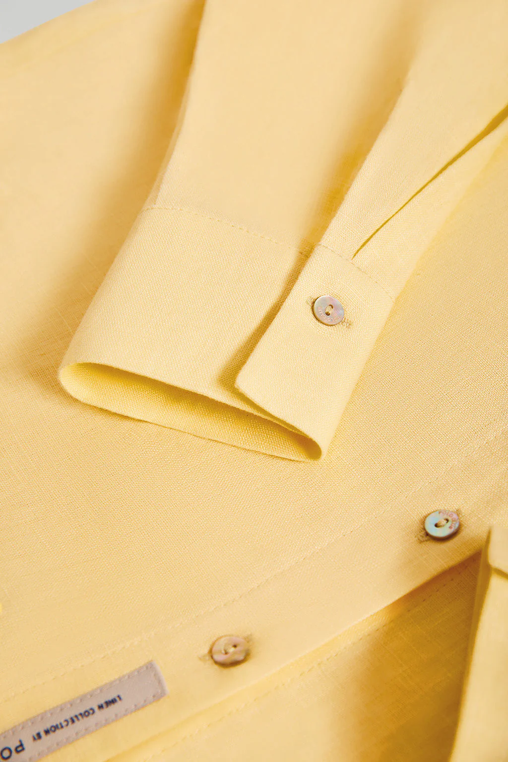 Camisa de lino amarillo empolvado con detalle bordado Rigby Go - Image 9