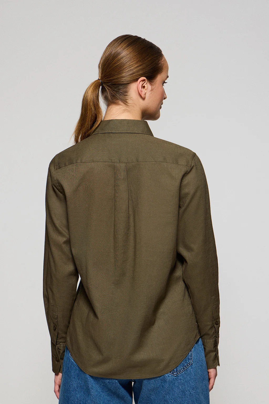 Camisa verde oscuro regular de lino y algodón con bordado Rigby Go - Image 4