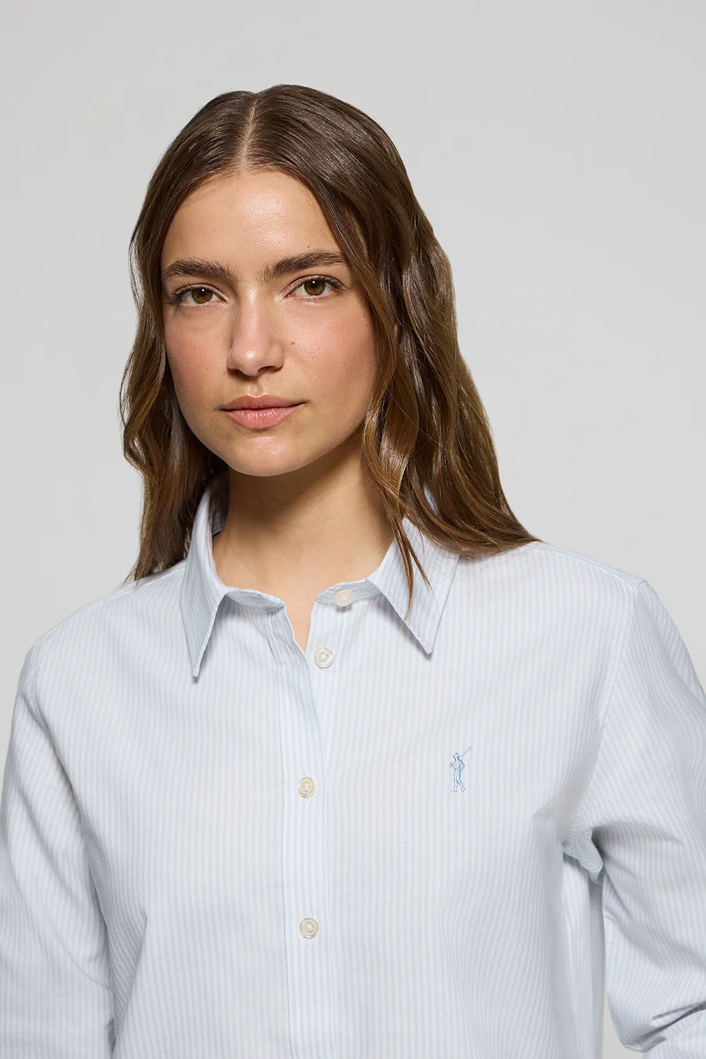 Camisa oxford de rayas azules con logo Rigby Go - Image 3