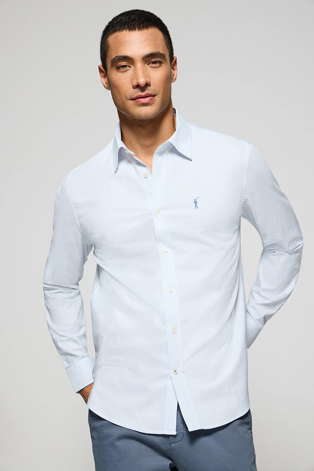 Camisa raya yale azul claro con logo bordado Rigby Go