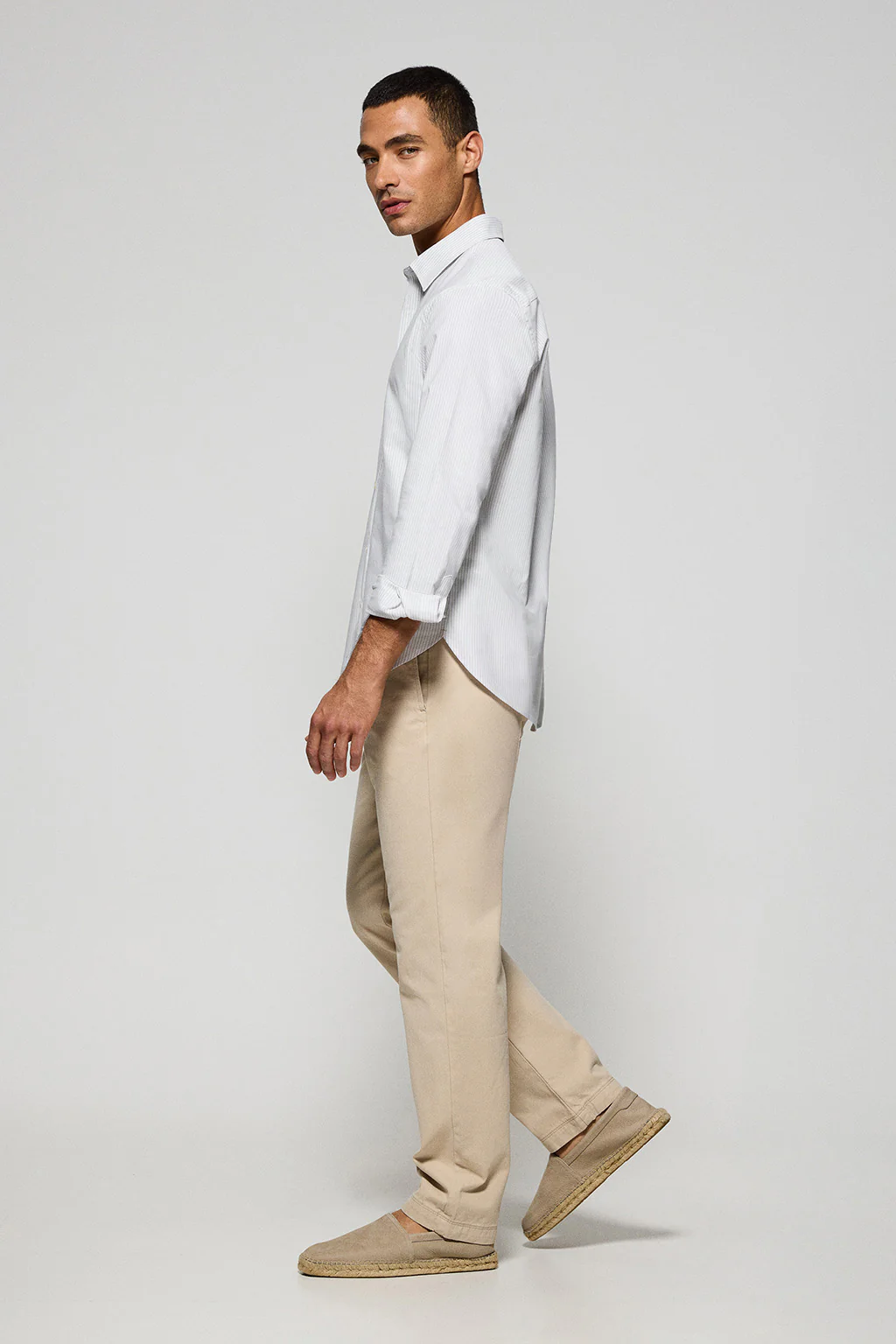 Camisa raya yale gris claro con logo bordado Rigby Go - Image 4