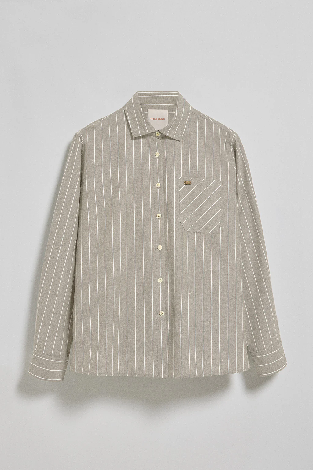 Camisa beige Scarlet a rayas loose fit con botón nacarado - Image 9