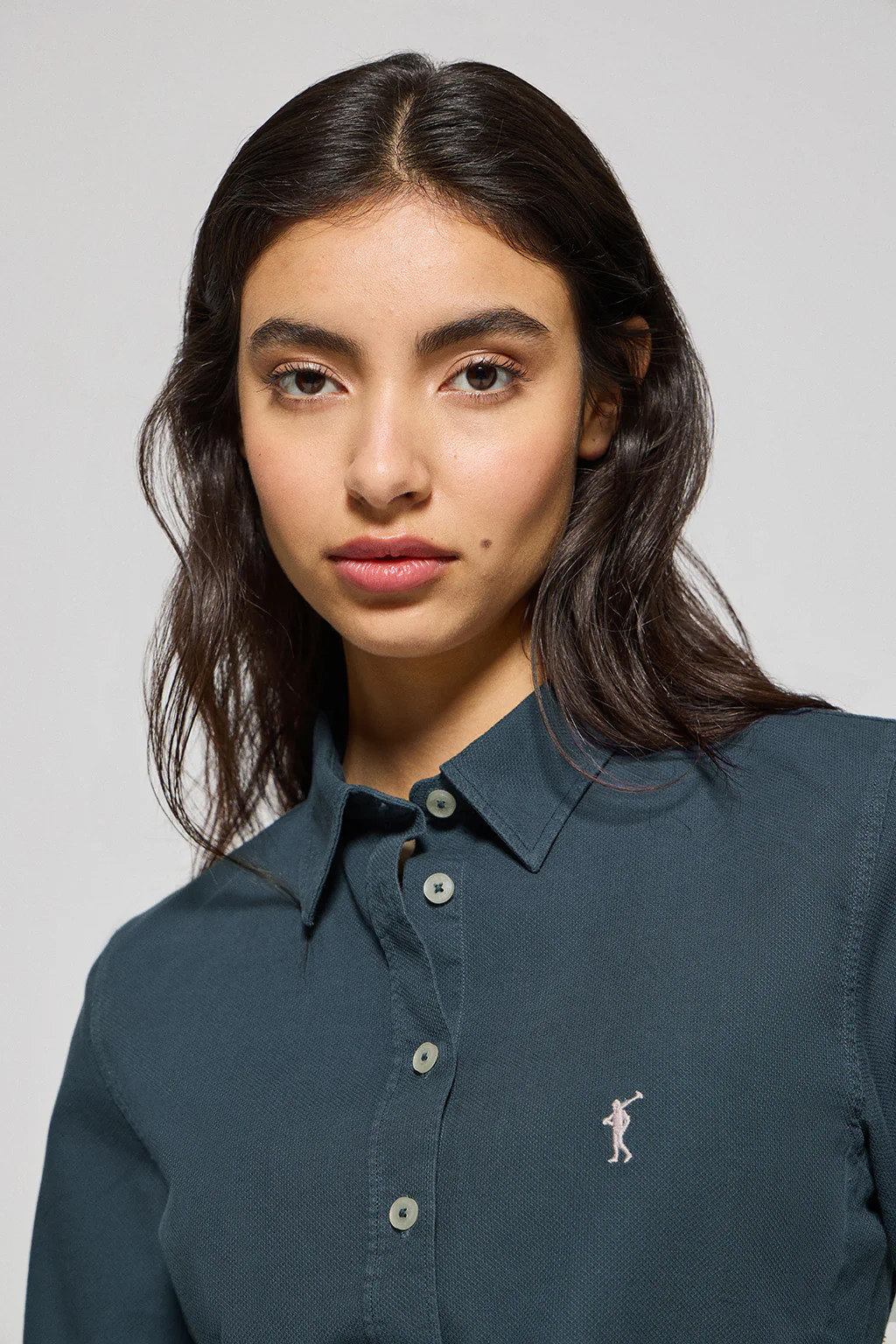Camisa slim Sefora azul marino con logo Rigby Go - Image 3