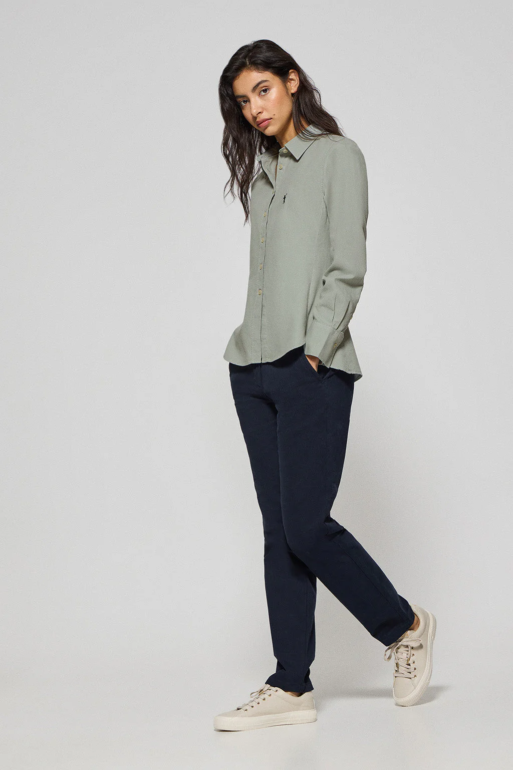 Camisa slim Sefora verde claro con logo Rigby Go - Image 3