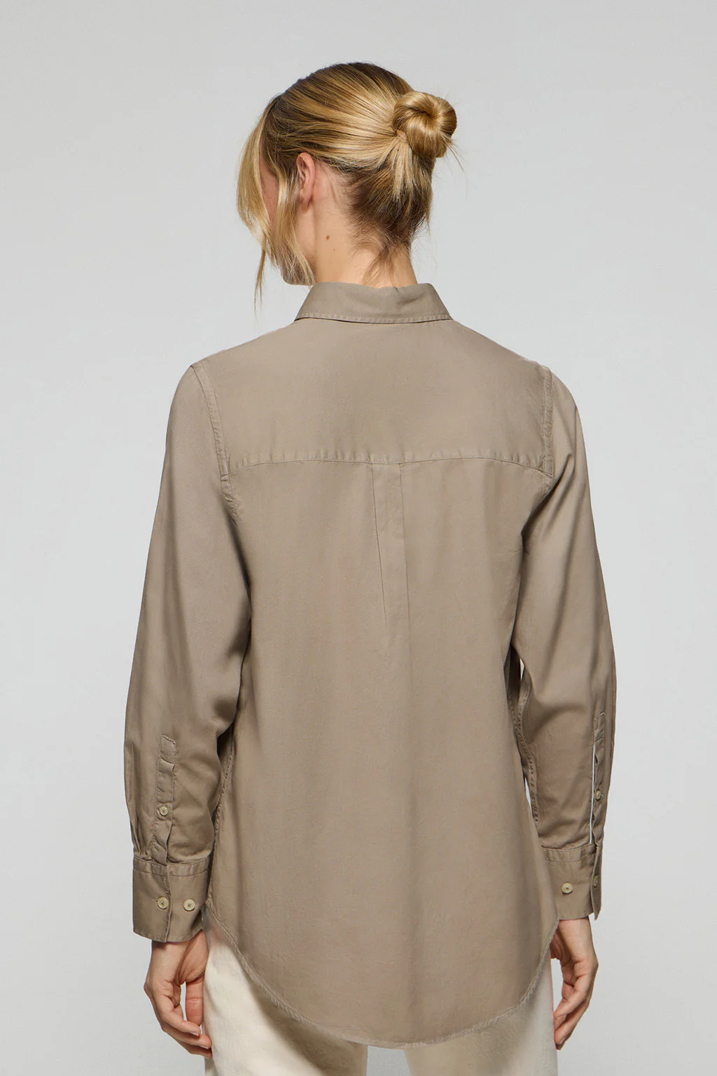 Camisa Simona color camel con monograma bordado PC - Image 2