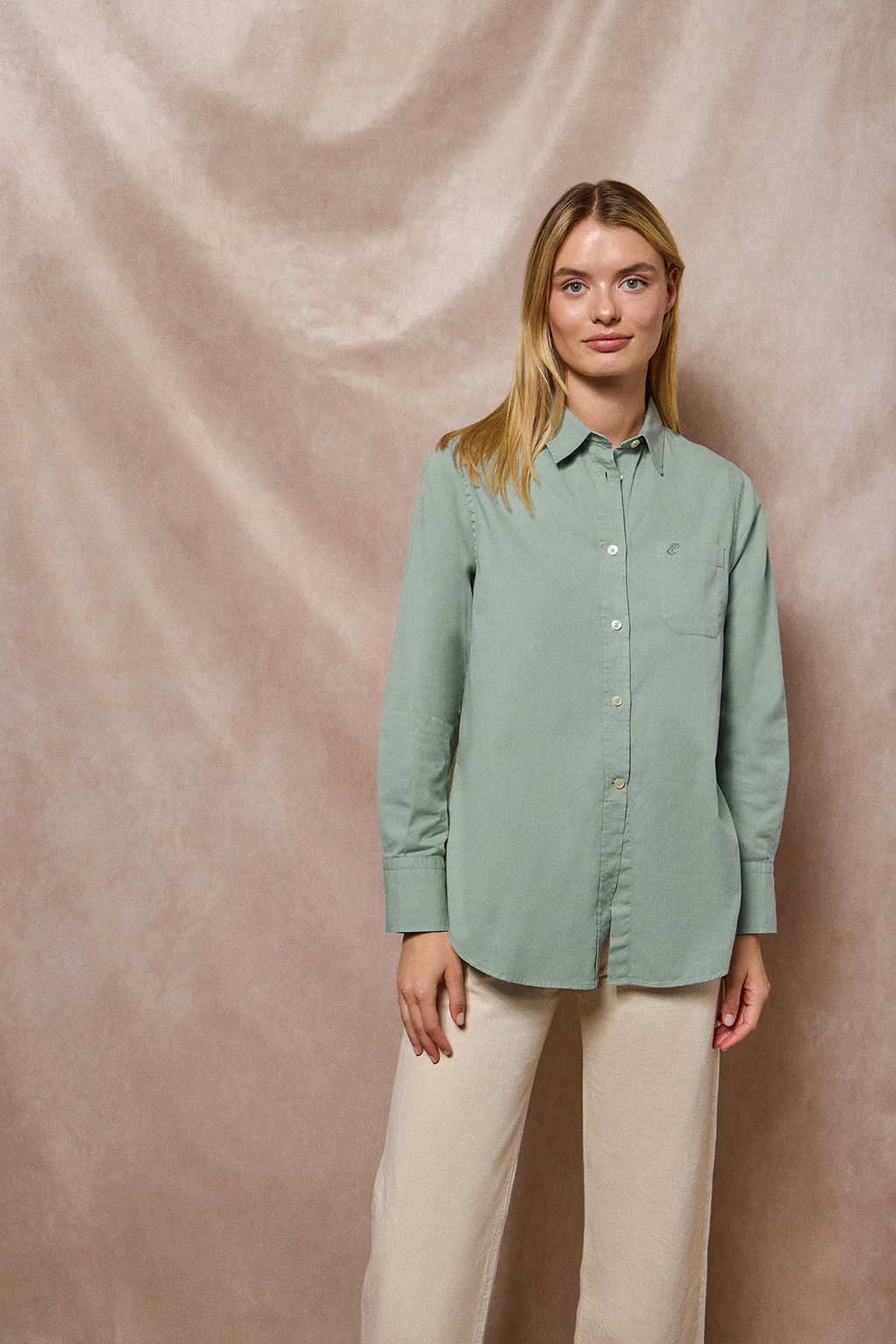 Camisa Simona verde claro con monograma bordado PC - Image 5