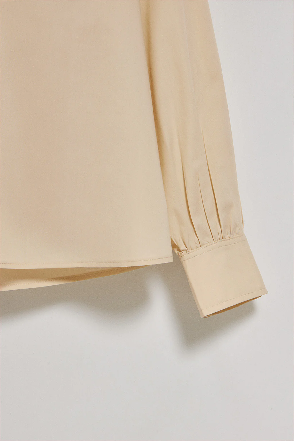 Blusa Solar color beige de algodón con detalle bordado - Image 8