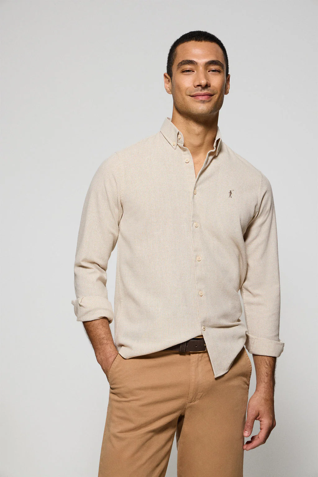Camisa beige Williams pata de gallo con logo Rigby Go bordado