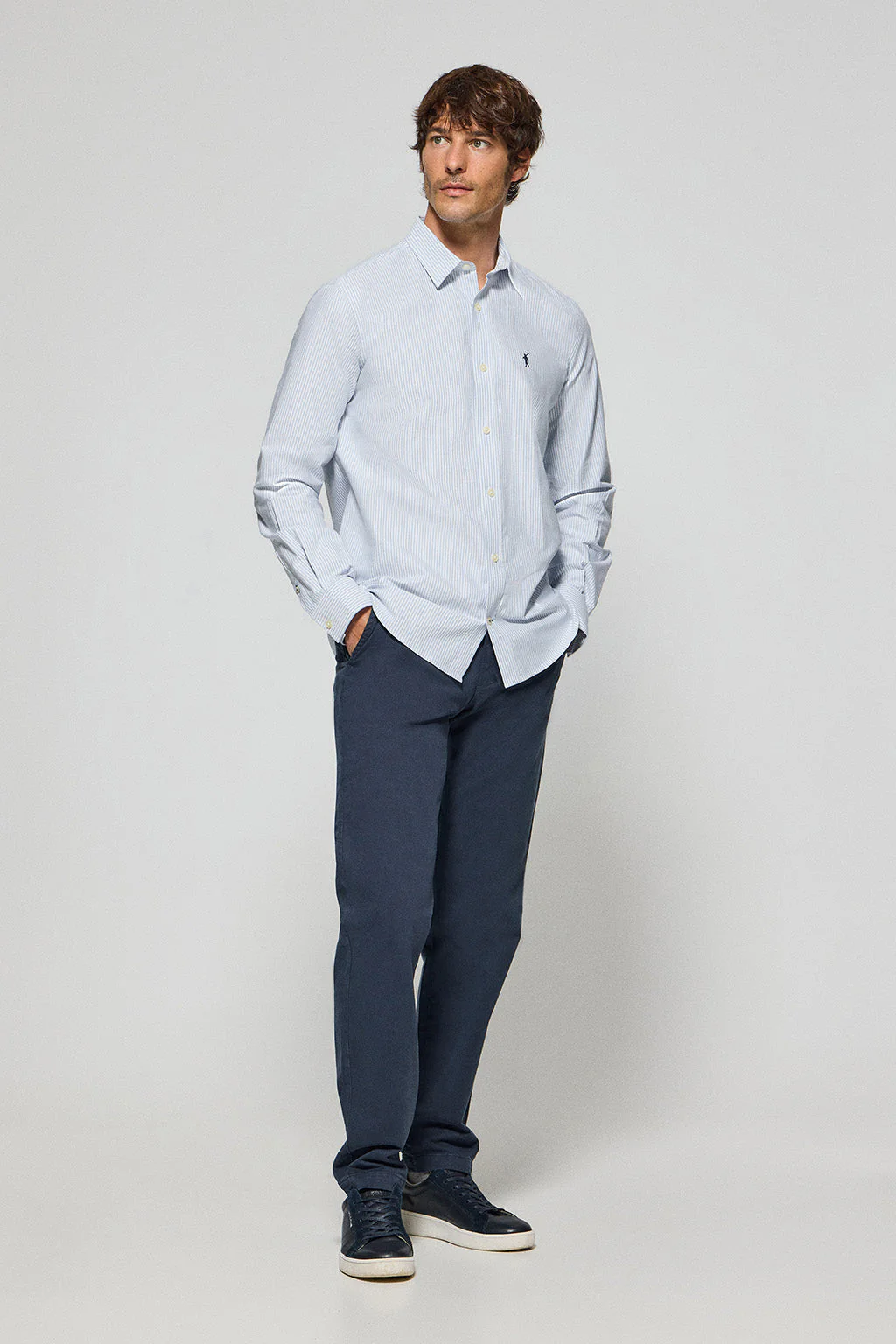 Camisa oxford de rayas azul Yale con logo bordado Rigby Go - Image 3