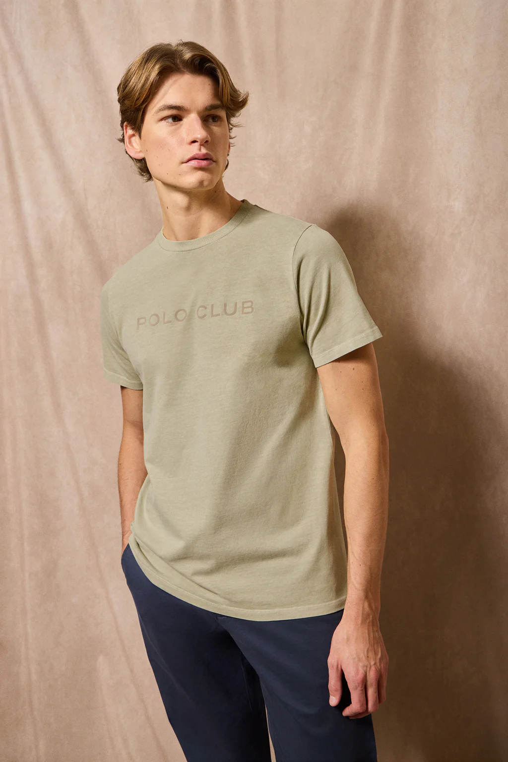 Camiseta Apolo garment dyed color piedra con logo Polo Club aterciopelado - Image 4