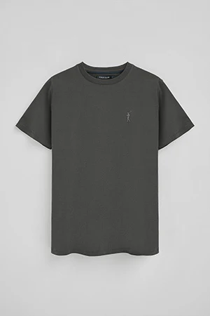 Camiseta gris oscuro con logo engomado Rigby Go - Image 9