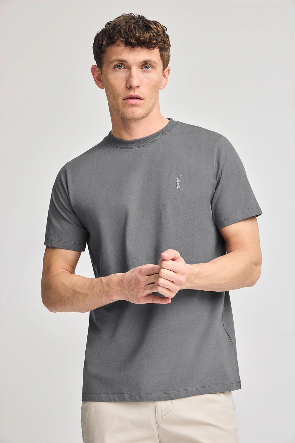 Camiseta gris asfalto de cuello redondo y Big Rigby Go engomado