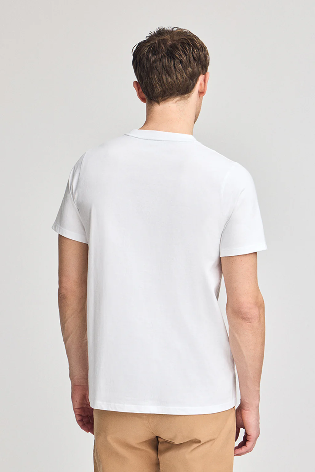 Camiseta blanca de cuello redondo y Big Rigby Go engomado - Image 2
