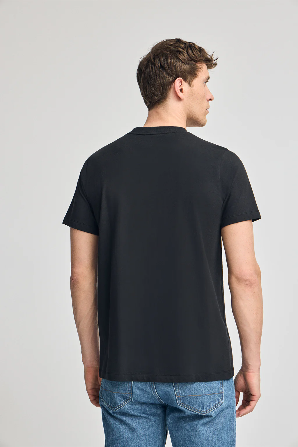 Camiseta negra de cuello redondo y Big Rigby Go engomado - Image 2