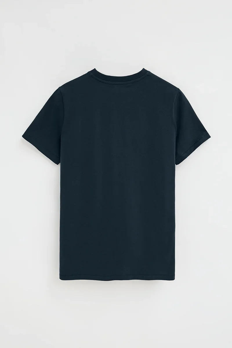 Camiseta azul marino de manga corta con logo engomado Rigby Go - Image 8